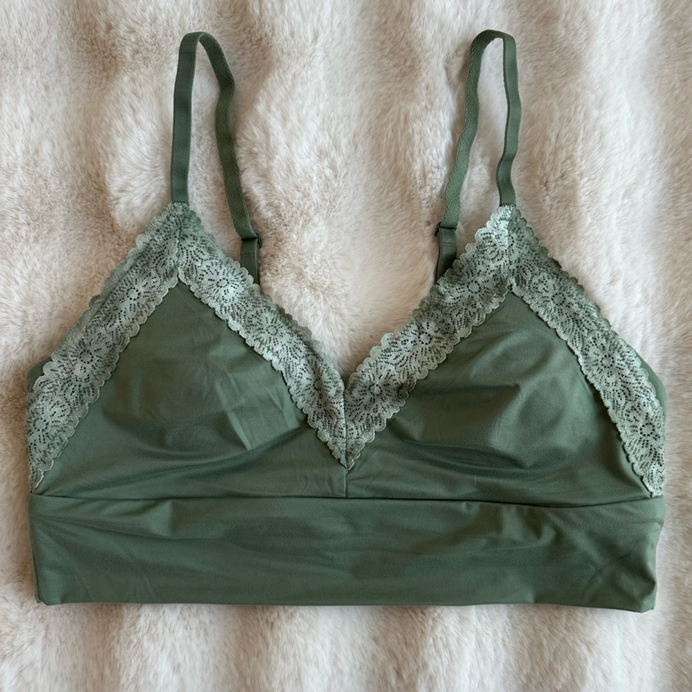 🆕 Aerie | Lace Trim Green Bralette - Size M.